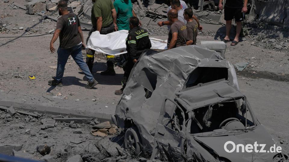 Insgesamt waren am Samstag bei zwei israelischen Luftangriffen im Südlibanon nach Angaben des Gesundheitsministeriums in Beirut mindestens elf Menschen getötet und 19 verletzt worden. Bild: Mohammed Zaatari/AP/dpa
