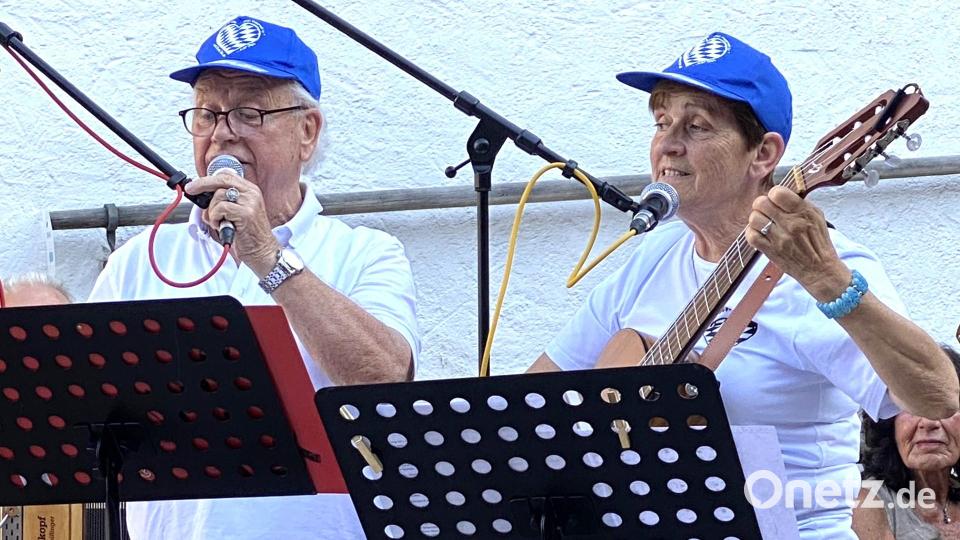 Das Duo "I und Sie" besingt die Sommerzeit. Bild: Claudia Völkl