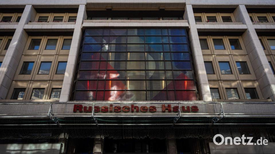 Harmloses Kulturzentrum, Propagandaschleuder oder Spionagenest? Am Russischen Haus scheiden sich die Geister. Bild: Soeren Stache/dpa
