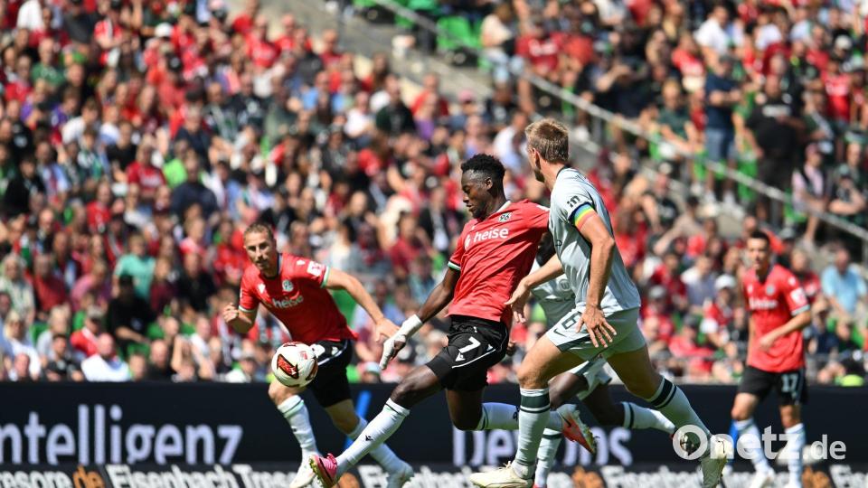 Hannovers Mustapha Bundu im Spiel gegen den VfL Wolfsburg. Bild: Swen Pförtner/dpa
