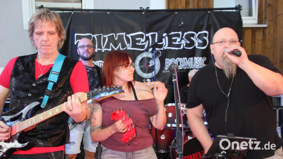 Die Band "Timeless" legte sich mächtig ins Zeug. Bild: Konrad Rosner