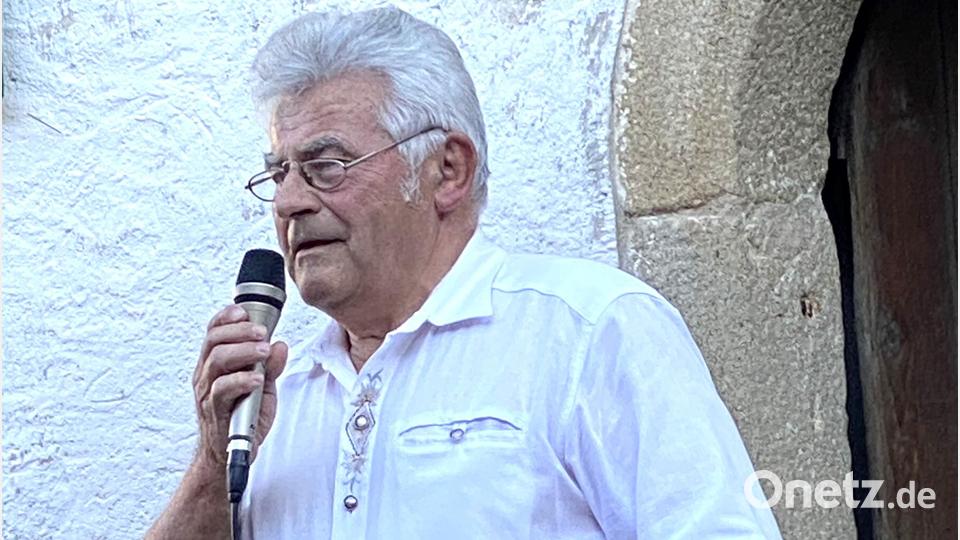 Mundartdichter Andreas Ebnet steuert auch Anekdoten und Witze bei. Bild: Claudia Völkl