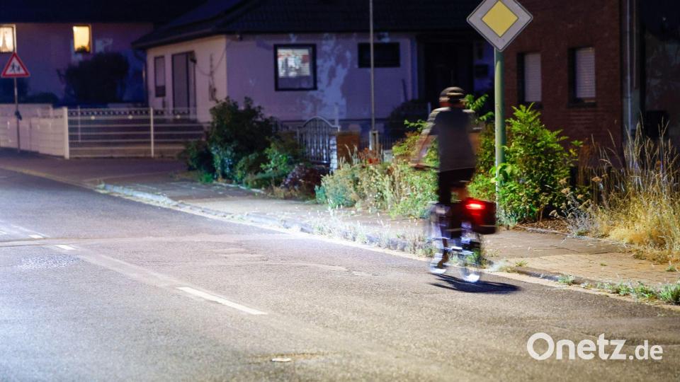 Am Abend durften die Bewohner von Hürtgenwald-Gey zurück in ihre Häuser. Bild: Thomas Banneyer/dpa