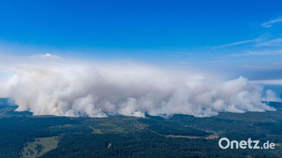 Waldbrand in Belgien: Gigantische Rauchwand über dem Hohen Venn Bild: Christoph Reichwein/dpa