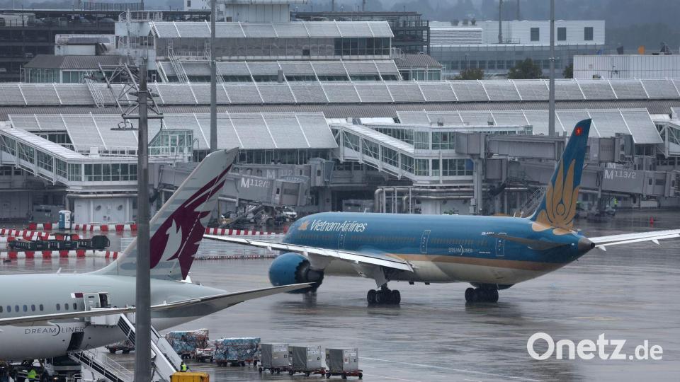 Ein Boeing-Dreamliner der Vietnam Airlines wartet am Flughafen München auf den Start. Bild: Karl-Josef Hildenbrand/dpa