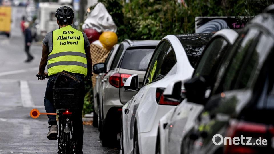 Auch Radfahrer räumen zunehmend aggressives Verhalten im Straßenverkehr ein. (Archivbild) Bild: Britta Pedersen/dpa