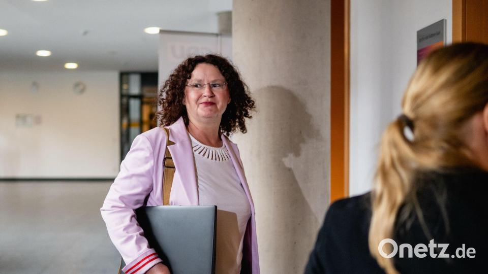 Die Thüringer Fraktionschefin Sigrid Hupach und die allermeisten BSW-Abgeordneten sind für die Fortsetzung der Regierungsarbeit. Bild: Jacob Schröter/dpa