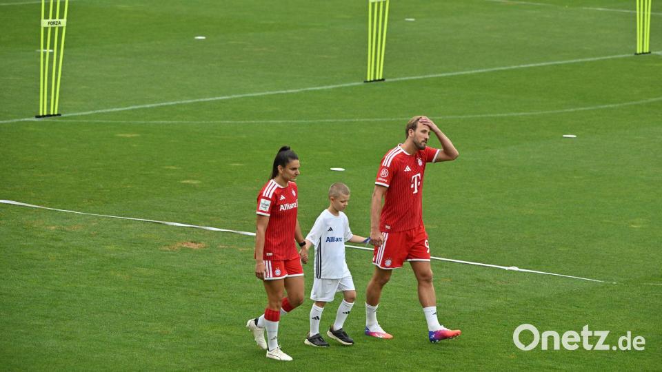 Harry Kane (r) ist nach dem WM-Urlaub zurück. Bild: Peter Kneffel/dpa