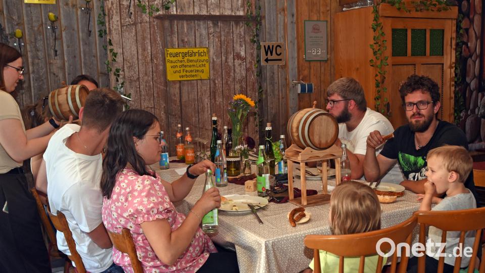 Das traditionelle Weinfest des OWV Beidl war wieder ein voller Erfolg – für jung und alt. Bild: Rudi Gebert