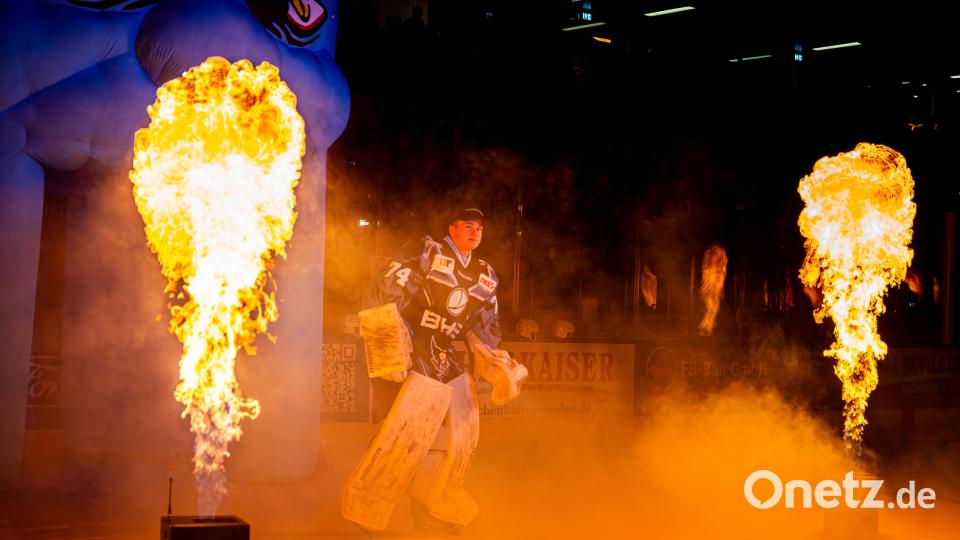 Conner McLoed bleibt bei den Blue Devils Weiden. Bild: Elke Englmaier