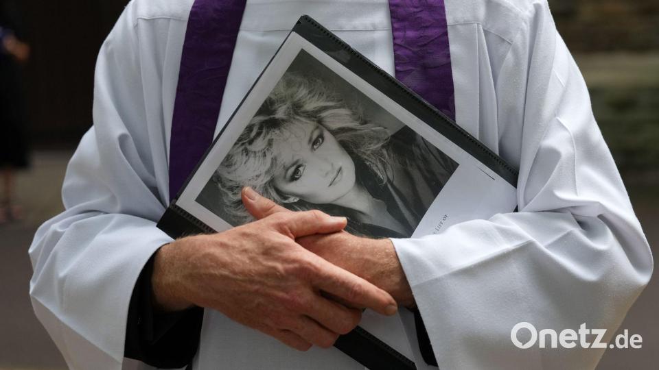 Auf einer Trauerfeier verabschiedeten sich Freunde und Familie von der Sängerin Bonnie Tyler. Bild: Alastair Grant/AP/dpa