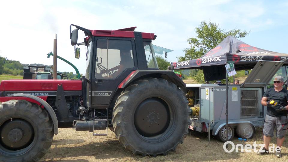 Hochbetrieb bei der Zapfwellenbremse, bei der die Dauerleistung eines Traktors festgestellt wird. Bild: Heidi Franitza