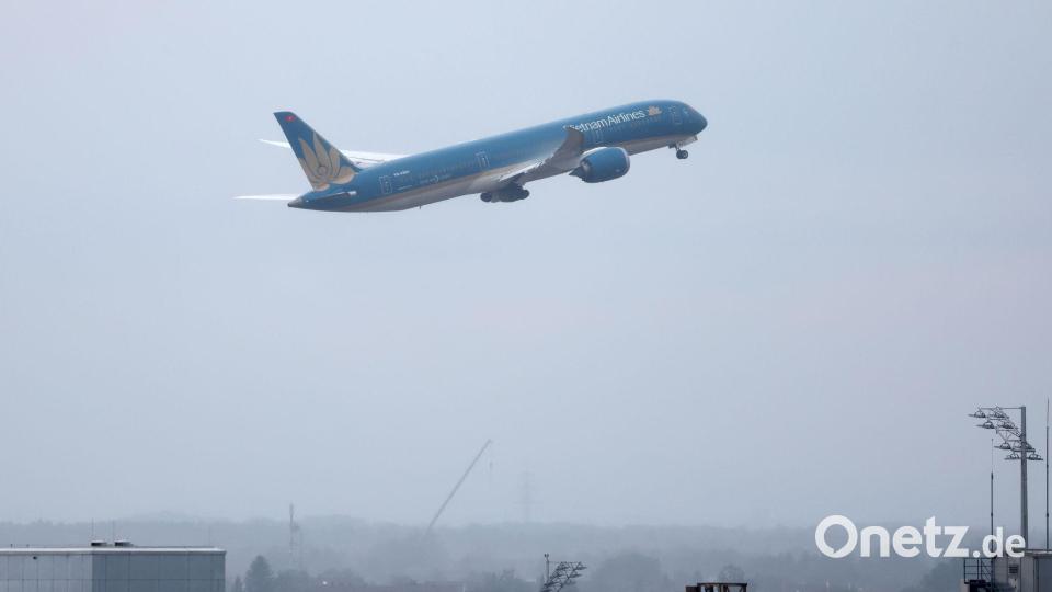 Der Flug VN34 startete wegen schlechten Wetters verspätet. Bild: Karl-Josef Hildenbrand/dpa