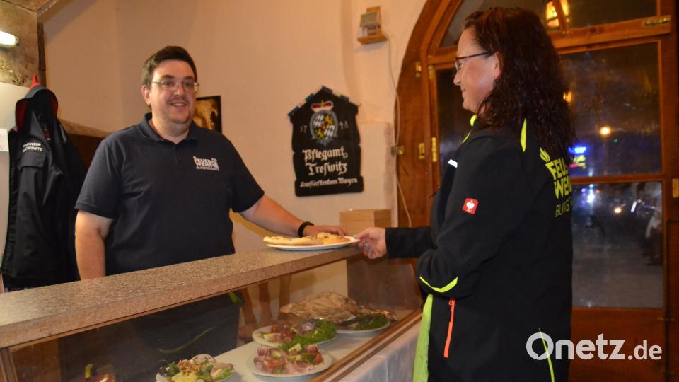 Leckere Gerichte passend zu Wein und Bier bot das Küchenteam. Bild: Peter Garreiss