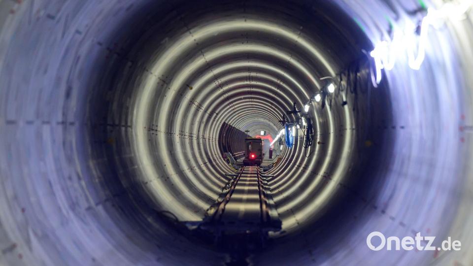 Blick in die Röhre: Zwischen Wewelsfleth in Schleswig-Holstein und Wischhafen in Niedersachsen ist der Suedlink-Tunnel unter der Elbe fertig geworden. Bild: Philipp Schulze/dpa
