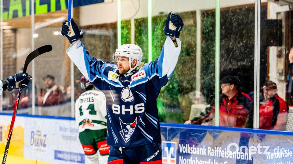 Luca Gläser war mit drei Treffern der Spieler des Tages bei den Blue Devils Weiden. Archivbild: Elke Englmaier