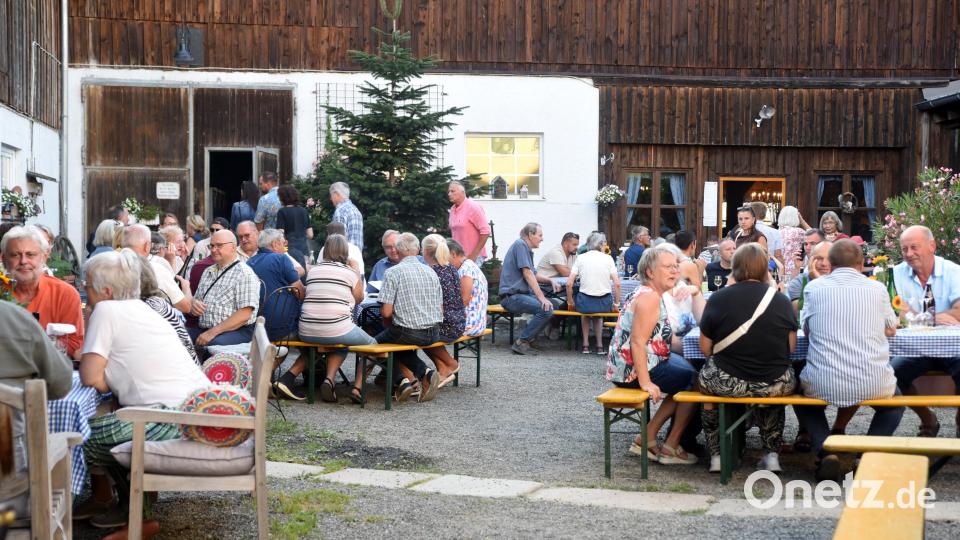 Seit Jahren ist das traditionelle Weinfest des Oberpfälzer Waldvereins Beidl im ehemaligen Busl-Hof ein Besuchermagnet. Bild: Rudi Gebert