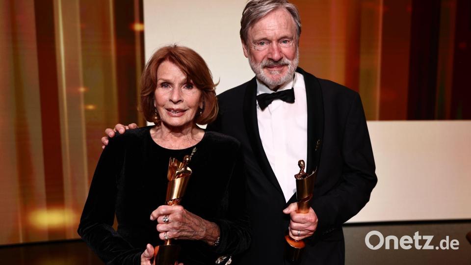 Gewannen beim Deutschen Filmpreis 2026 als Schauspieler: Senta Berger (weibliche Hauptrolle) und Michael Wittenborn (männliche Nebenrolle). (Archivbild) Bild: Christoph Soeder/dpa