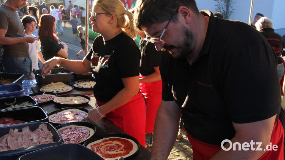 Das Pizzateam bei der Arbeit. Bild: Konrad Rosner