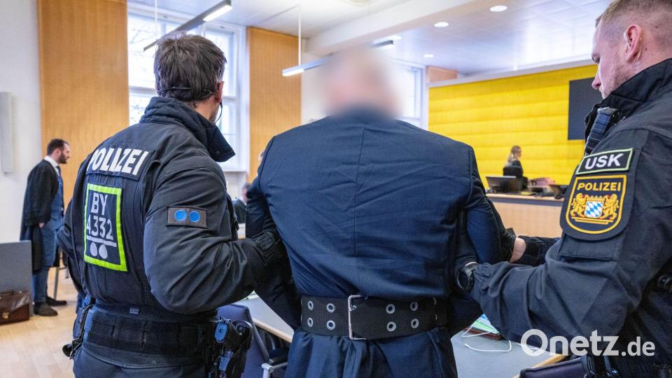 Für die Transport- und Bewachungseinsätze während Prozessen müssen Polizisten viele Arbeitsstunden aufwenden. (Archivbild) Bild: Armin Weigel/dpa