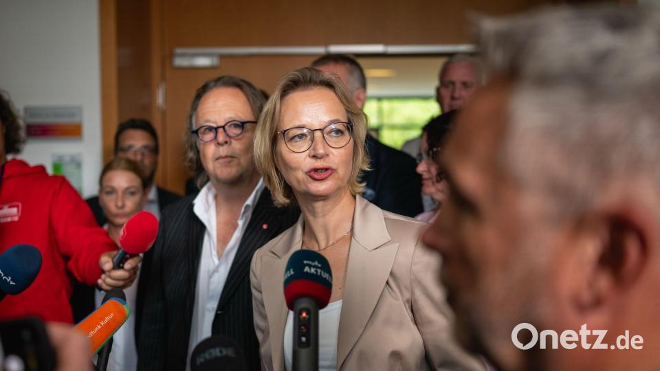 Die Vorsitzende des Landesverbands des BSW, Katja Wolf (M), kritisierte die Berliner Spitze für ihren Kommunikationsstil. Bild: Jacob Schröter/dpa