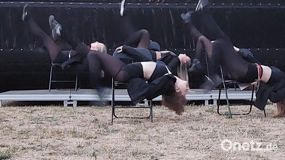 Auch zu "Dirty Diana" hatten die Tänzerinnen eine Choreografie vorbereitet. Bild: Helmut Kunz
