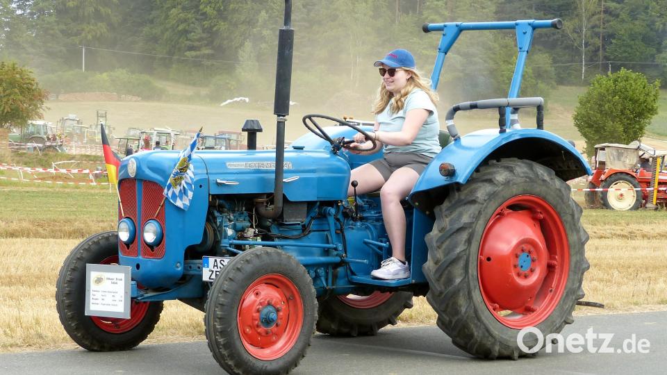 Ein Fordson Dexta Special mit 3-Zylinder-Perkins-Dieselmotor und 6-Gang-Getriebe. Die Ausführung Special war eine kostengünstigere Ausführung mit einem etwas schwächeren Motor und ohne Differrentialsperre. Bild: Heidi Franitza
