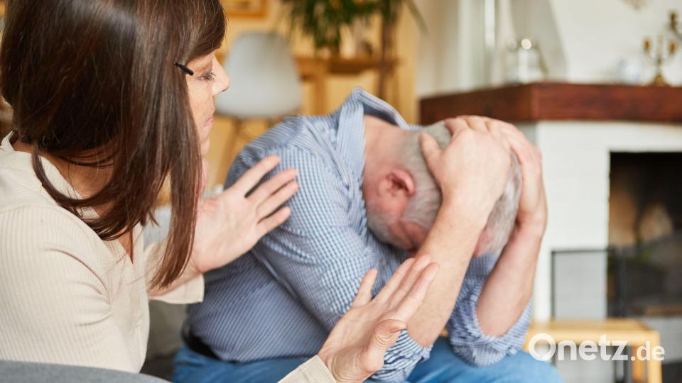 Gefühle anerkennen, Emotionen und Zustände benennen können – das zu normalisieren, würde vielen Männern helfen, im Fall der Fälle auch tatsächlich um Hilfe zu bitten. Symbolbild: Robert Kneschke – stock.adobe.com