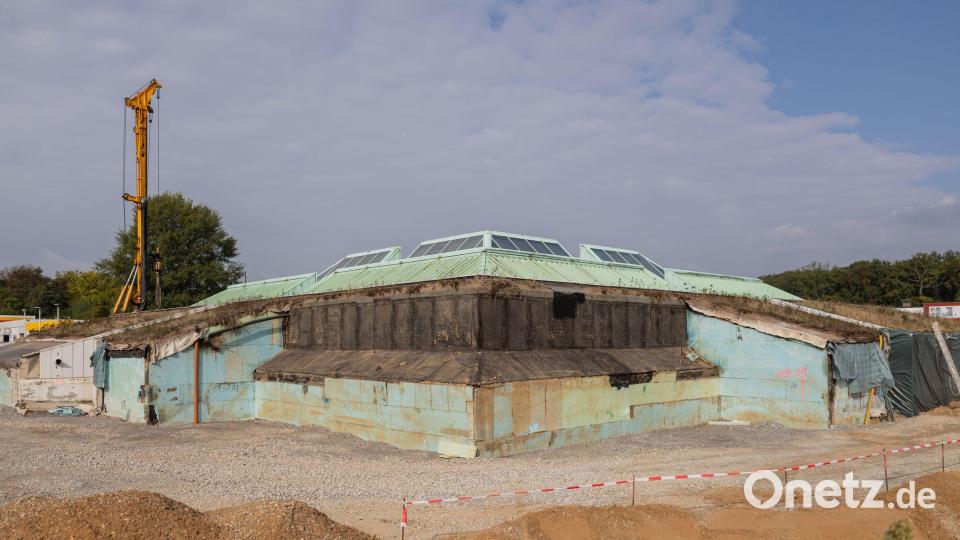 Ein geplanter Erweiterungsbau der Mack-Pyramide ist für die Stiftung Denkmalschutz ein Negativbeispiel. (Archivbild) Bild: Rolf Vennenbernd/dpa