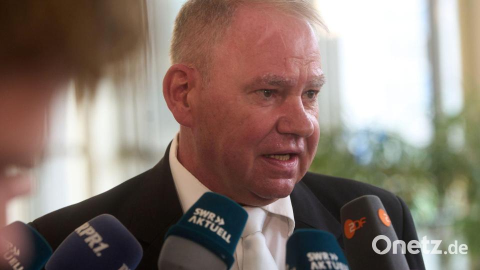 Verteidiger Volker Klein erklärte, dass der Angeklagte die Tat vollumfänglich einräumt. Bild: Thomas Frey/dpa