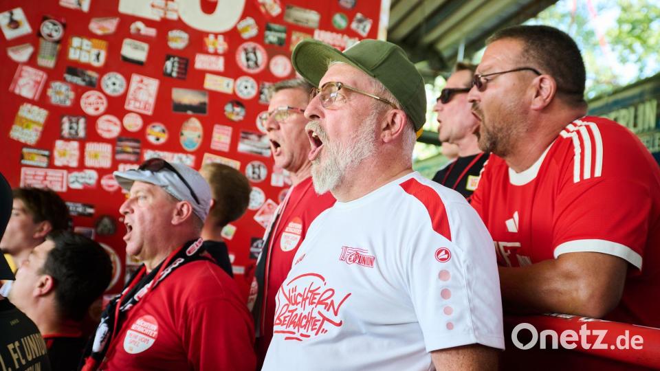 Der 1. FC Union verbindet die Mitglieder der Gruppe. Bild: Annette Riedl/dpa