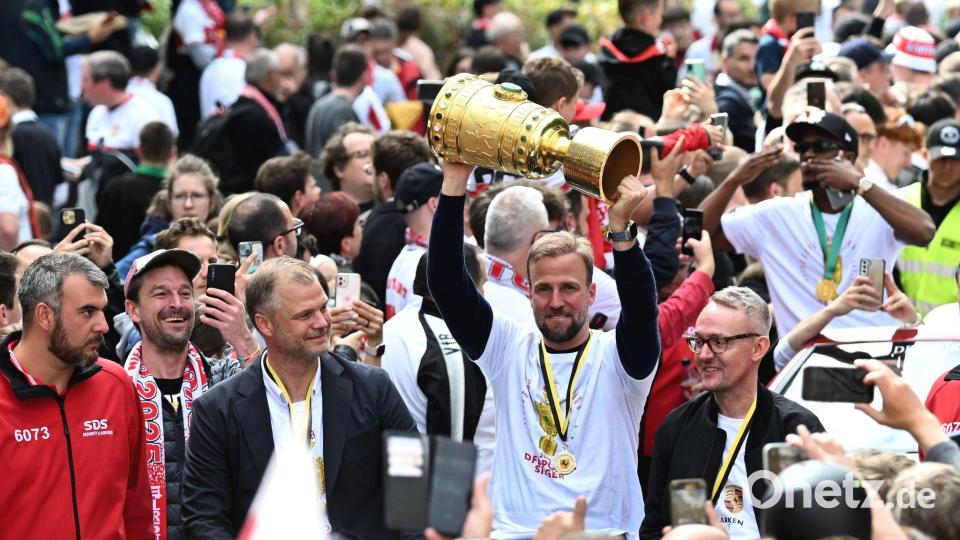 Die Erfolgsköpfe des VfB Stuttgart bleiben zusammen: Fabian Wohlgemuth, Sebastian Hoeneß und Alexander Wehrle. (Archivbild) Bild: Marijan Murat/dpa
