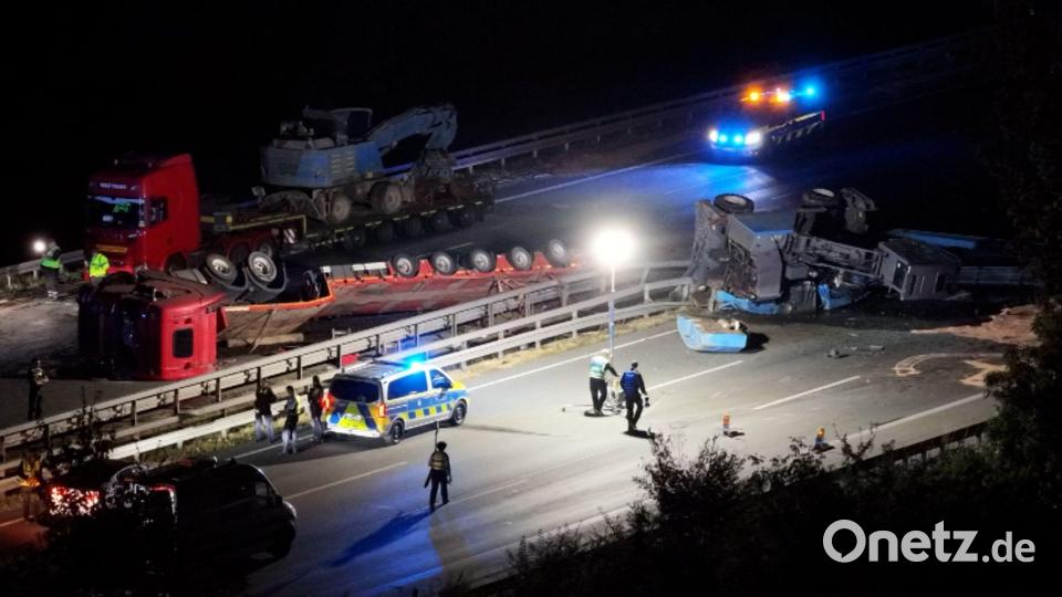 Vollsperrung auf der A2 durch Schwertransporter Bild: Markus Wüllner/dpa