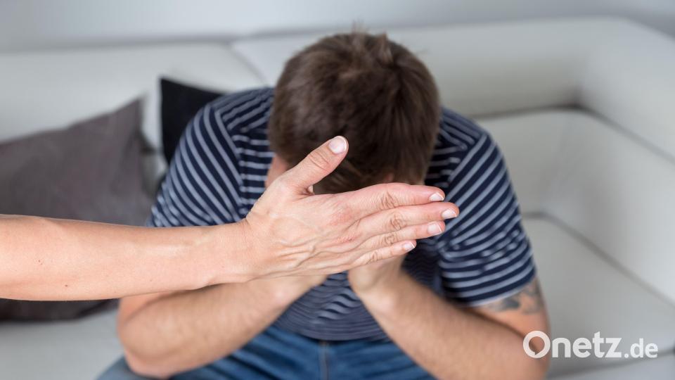 2024 wurden 18.528 Personen Opfer partnerschaftlicher Gewalt – 4129 davon Männer –, so steht es im „Lagebild 2024 zur Häuslichen Gewalt“ des Bayerischen Landeskriminalamts. Symbolbild: juefraphoto – stock.adobe.com