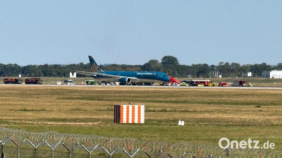 Am Samstag war eine Maschine der Vietnam Airlines Maschine kurz nach ihrem Start vom Münchner Flughafen dort wieder gelandet. Bild: Uwe Lorz/dpa