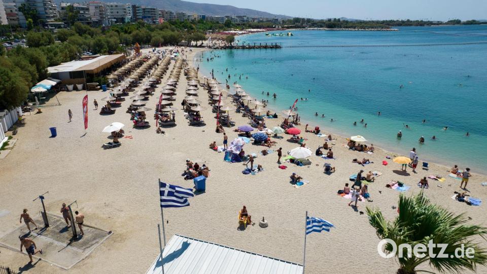 Tragödie im Urlaubsparadies: Das frisch verheiratete Paar wollte in Griechenland Flitterwochen machen. (Symbolbild) Bild: Yorgos Karahalis/AP/dpa