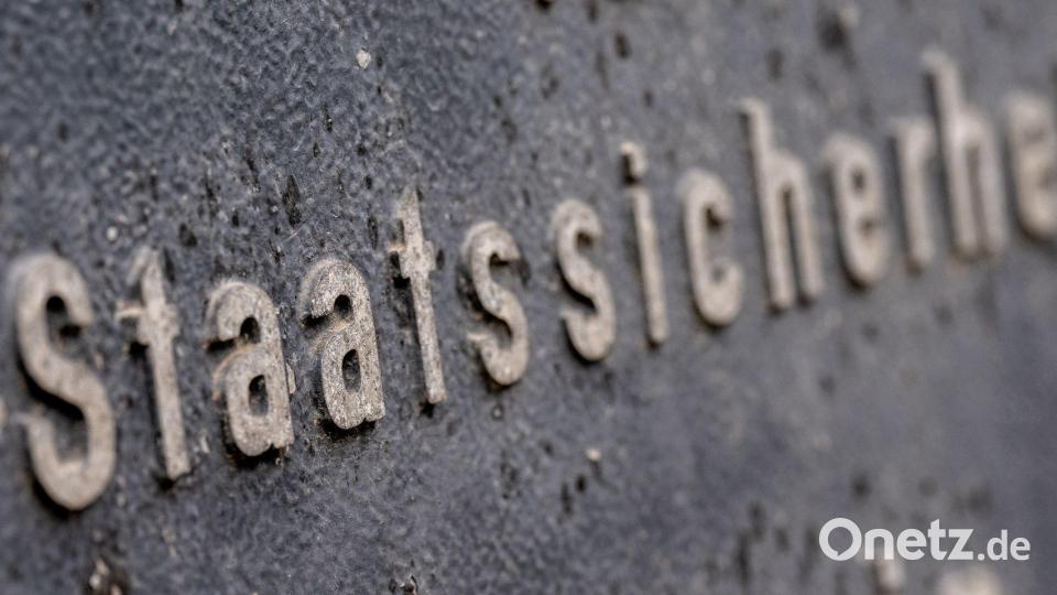 „Gegen Wind“ durfte in der DDR nicht erscheinen. (Symbolbild) Bild: Hendrik Schmidt/dpa
