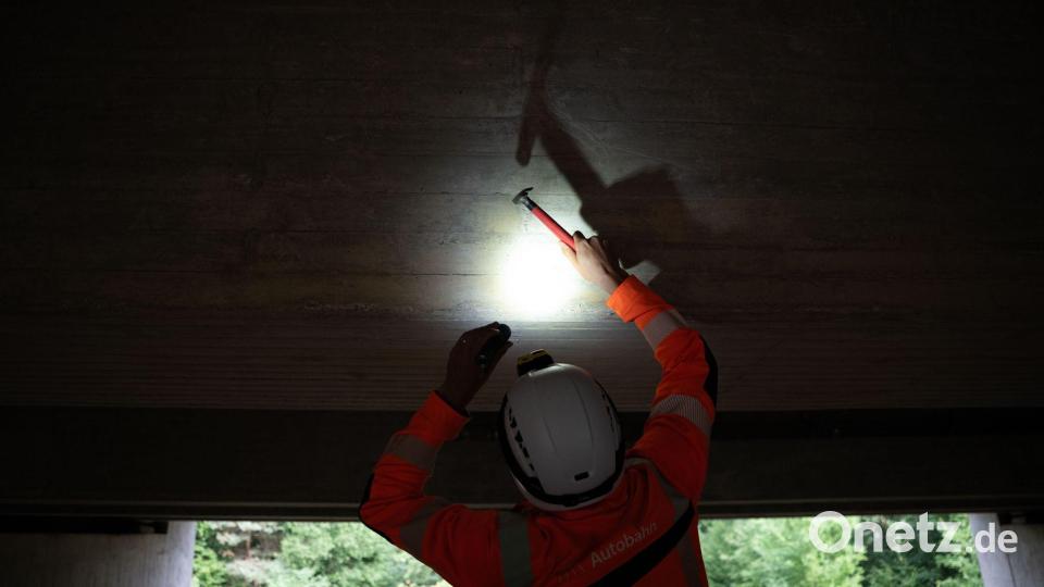 Brückenbauwerk an der Autobahn 4 wird überprüft Bild: Katharina Kausche/dpa