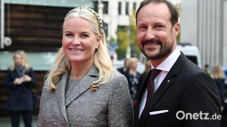 Mette-Marit feiert ihren Geburtstag privat - bestimmt auch mit Mann Haakon. (Archivbild) Bild: Jens Kalaene/dpa