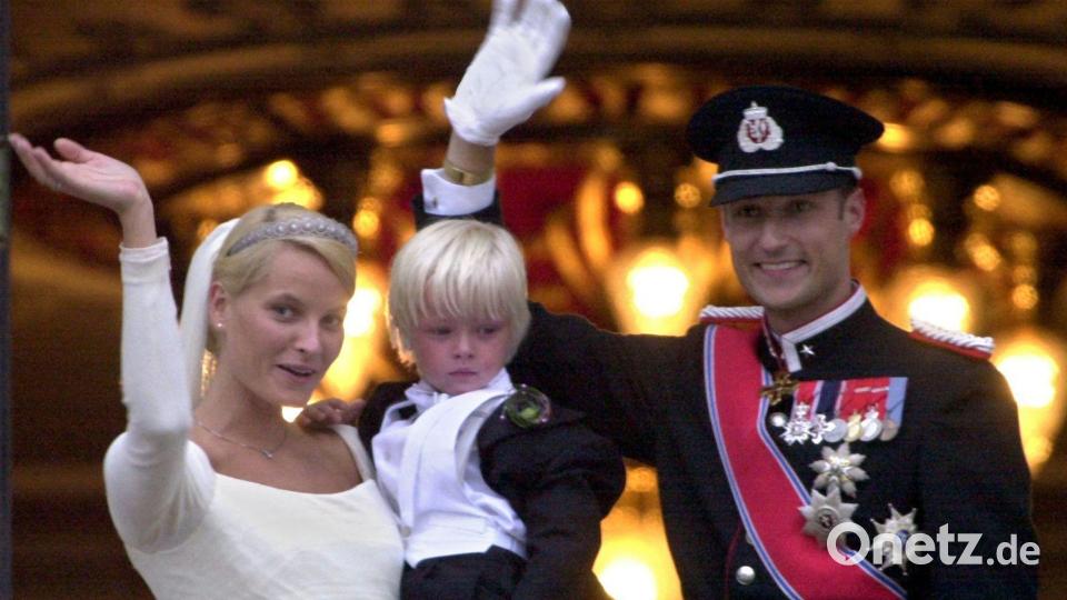 Mette-Marit brachte ihren kleinen Sohn Marius mit in die Ehe. (Archivbild) Bild: Martin Athenstädt/dpa