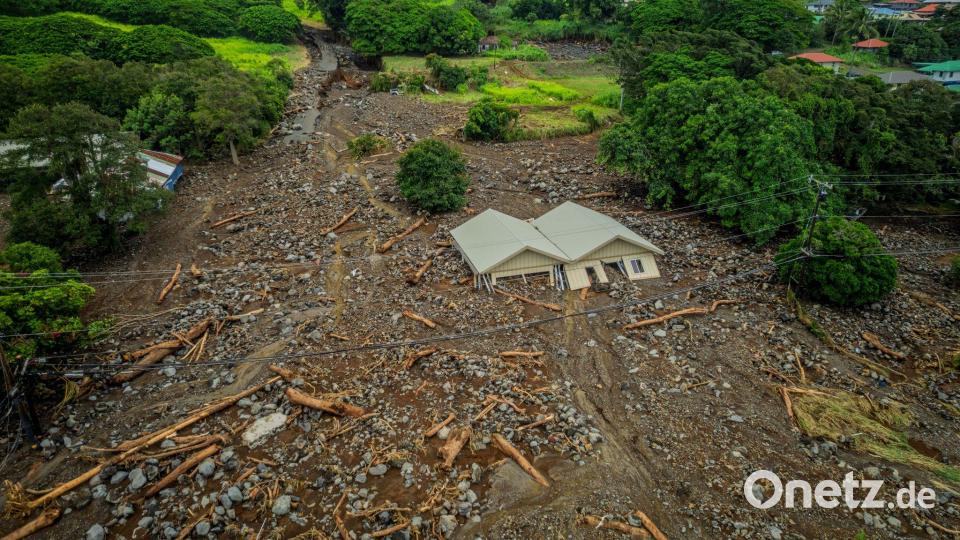Häuser in der Ortschaft Naalehu auf der Hawaii-Insel „Big Island“, nachdem ein heftiges Unwetter über das Gebiet hinweggefegt war. Bild: James D. Decamp/ZUMA Press Wire/dpa
