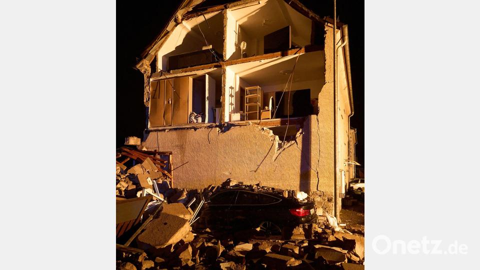 Zahlreiche Kräfte sind im Einsatz Bild: Thomas Frey/dpa