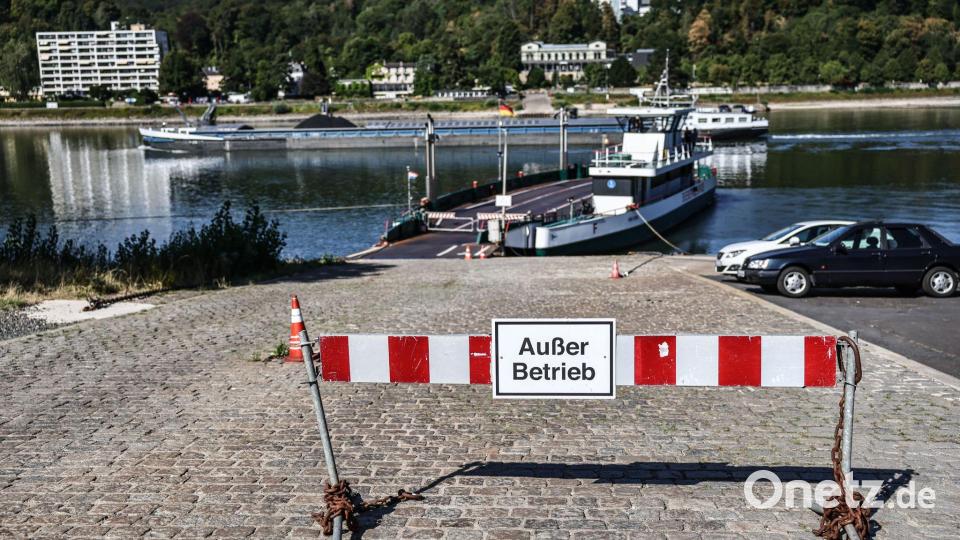 Viele Fähren sind wegen des Niedrigwassers außer Betrieb - so die Fähre Bad Honnef, die mindestens bis Donnerstag einschließlich den Betrieb eingestellt hat. (Archivbild) Bild: Oliver Berg/dpa