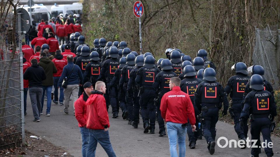 Die Polizei ist beim Derby besonders gefordert. Bild: Michael Deines/dpa