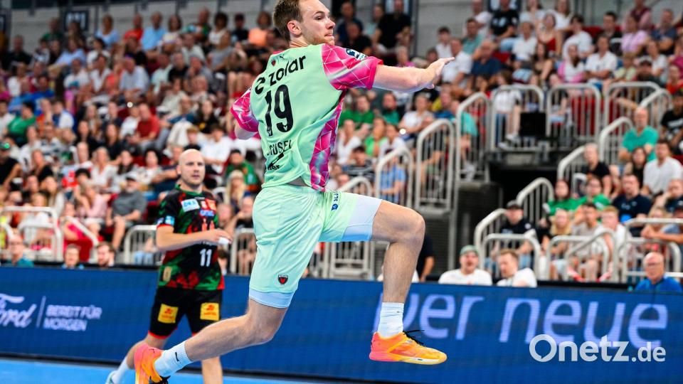Superstar Mathias Gidsel steht mit den Füchsen Berlin vor einer schwierigen Saison. (Archivbild) Bild: Marco Wolf/dpa