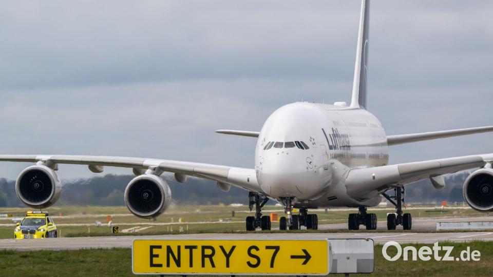 Eine frühere Landung einer Lufthansa A380 in München. (Illustration) Bild: Peter Kneffel/dpa