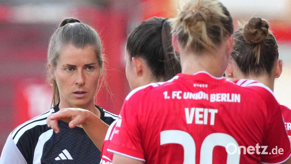 Union Berlin wird viel zugetraut: Das liegt auch an Cheftrainerin Marie-Louise Eta (l). (Archivbild) Bild: Soeren Stache/dpa