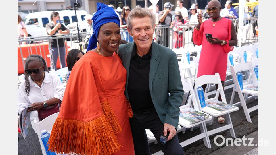 Angelique Kidjo und Willem Dafoe sind seit langem miteinander befreundet. Bild: Chris Pizzello/Invision/AP/dpa