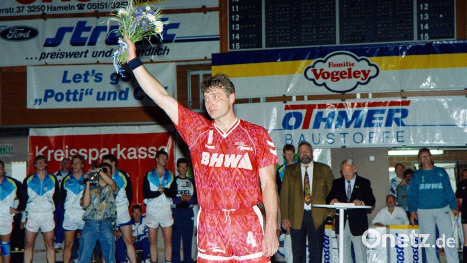 Ein letzter Gruß auf großer Handball-Bühne: Frank-Michael Wahl bei seinem Abschied vom Leistungssport am 25. Juni 1993. (Archivbild) Bild: Frank Westphal/dpa