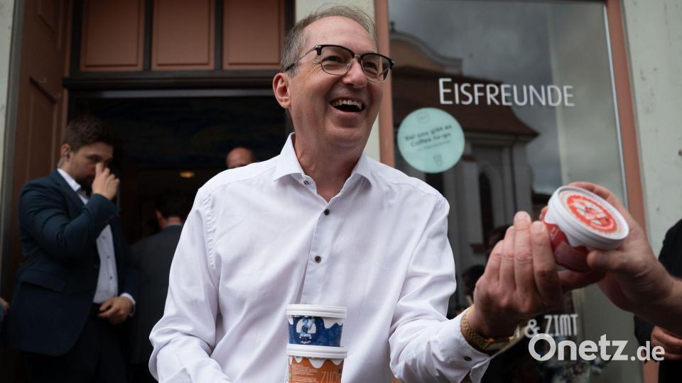 In Eisenach auf dem Marktplatz gibt es Eis. Bild: Katharina Kausche/dpa pool/dpa